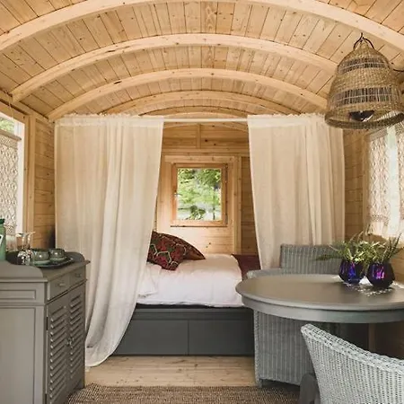 Roulotte - Camping L'eau Vive *